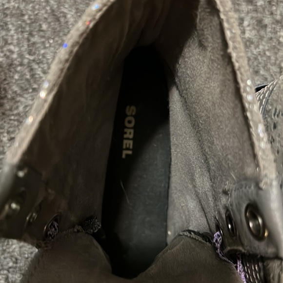 I need to sell this sorel shoes size 3 I get rong size when I baying ,.